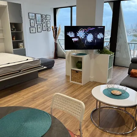 Sur Le Port B * La Grande-Motte