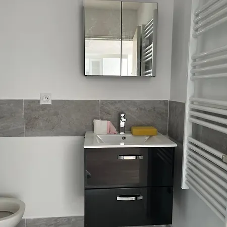 Apartment Sur Le Port B