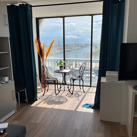 Apartment Sur Le Port B