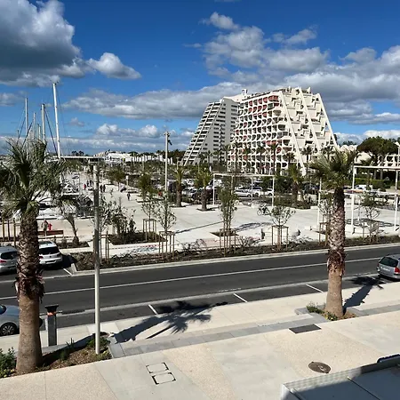 Sur Le Port B