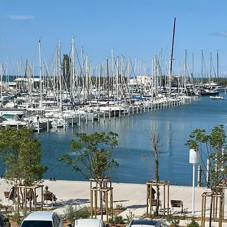 Sur Le Port B * La Grande-Motte
